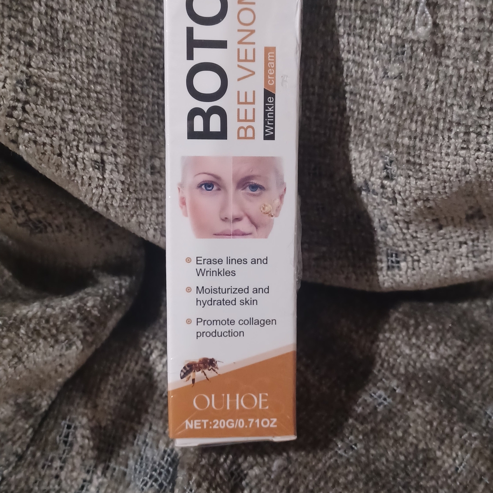 Bee Venom Wrinkle Cream - White and Orange
